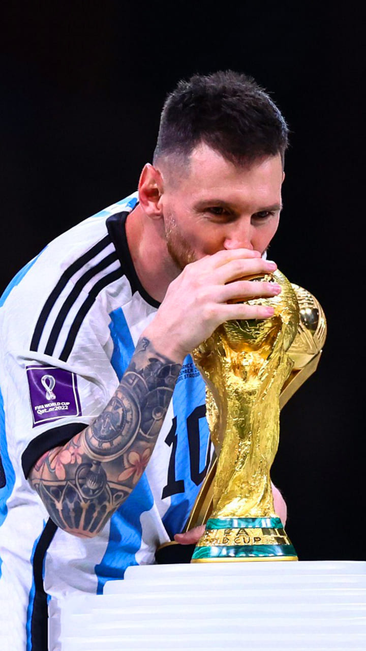 Discover more than 69 messi holding world cup trophy wallpaper - in ...